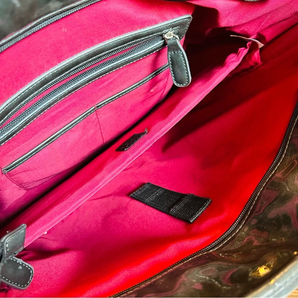 ADRIENNE VITTADINI OLIVE GREEN TOTE LAPTOP PATENT FAUX LEATHER BAG GREAT COND - Picture 5 of 10